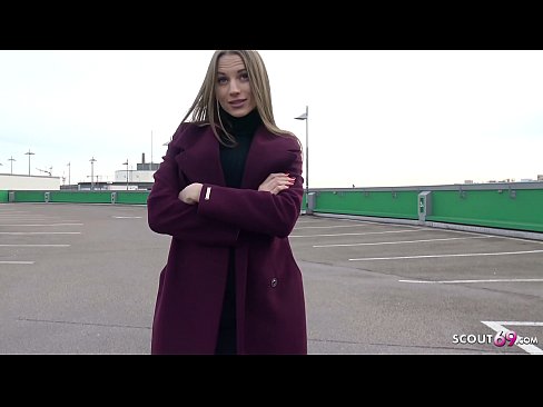 ❤️ O SCOUT ALEMÁN É UN SOÑO QUE TOCA STEELE, UN APARCAMENTO E SEXY POR DINERO ️ Vídeo porno en nós ❤