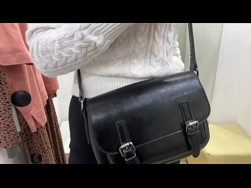 ❤️ Masturbación pública da nova cadela FeralBerry cun consolador no probatorio ️ Vídeo porno en nós ❤